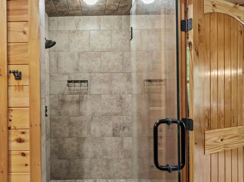 475 Toe River Road, Burnsville, NC 28714.  MLS# CAR4412913, YatesRealty ID 42506. 