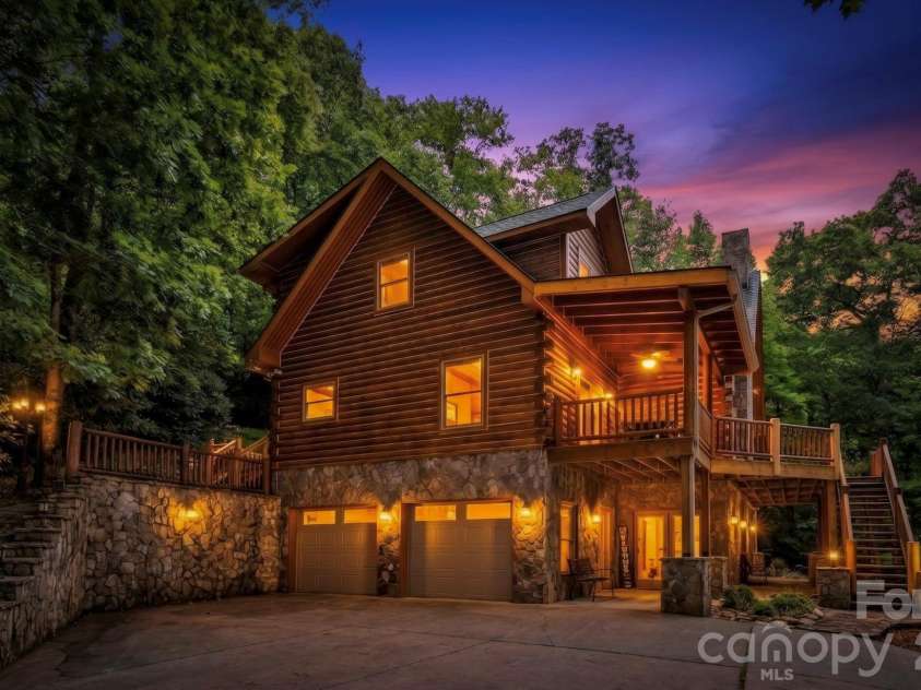 475 Toe River Road, Burnsville, NC 28714.  MLS# CAR4412913, YatesRealty ID 42506. 
