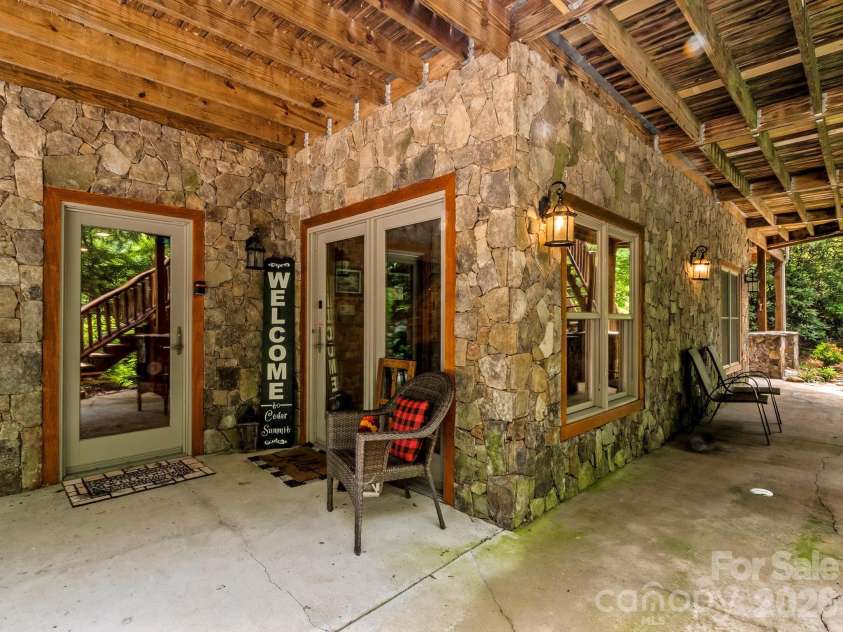 475 Toe River Road, Burnsville, NC 28714.  MLS# CAR4412913, YatesRealty ID 42506. 