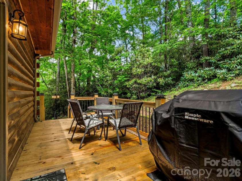 475 Toe River Road, Burnsville, NC 28714.  MLS# CAR4412913, YatesRealty ID 42506. 