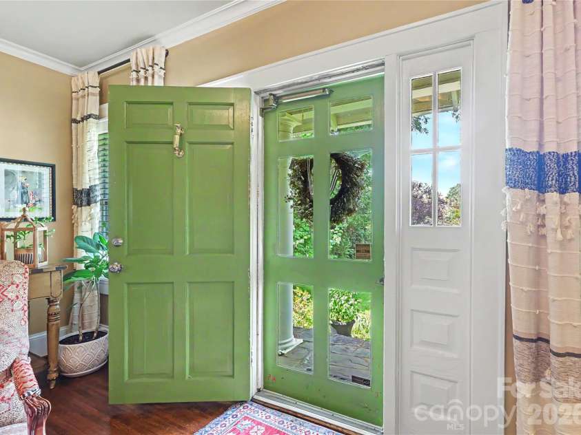 2527 Sharon Road, Charlotte, NC 28211.  MLS# CAR4407743, YatesRealty ID 42507. 