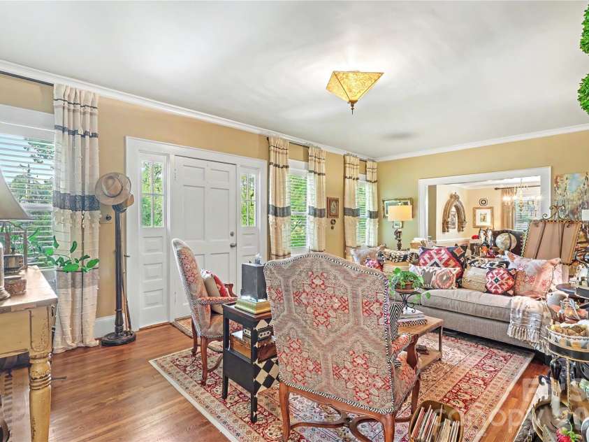 2527 Sharon Road, Charlotte, NC 28211.  MLS# CAR4407743, YatesRealty ID 42507. 