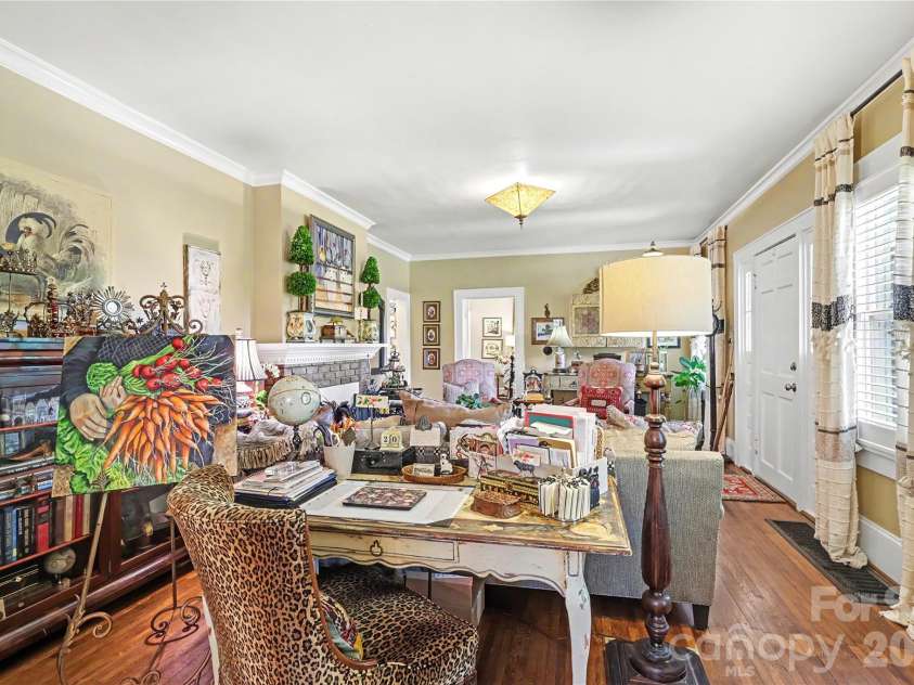 2527 Sharon Road, Charlotte, NC 28211.  MLS# CAR4407743, YatesRealty ID 42507. 