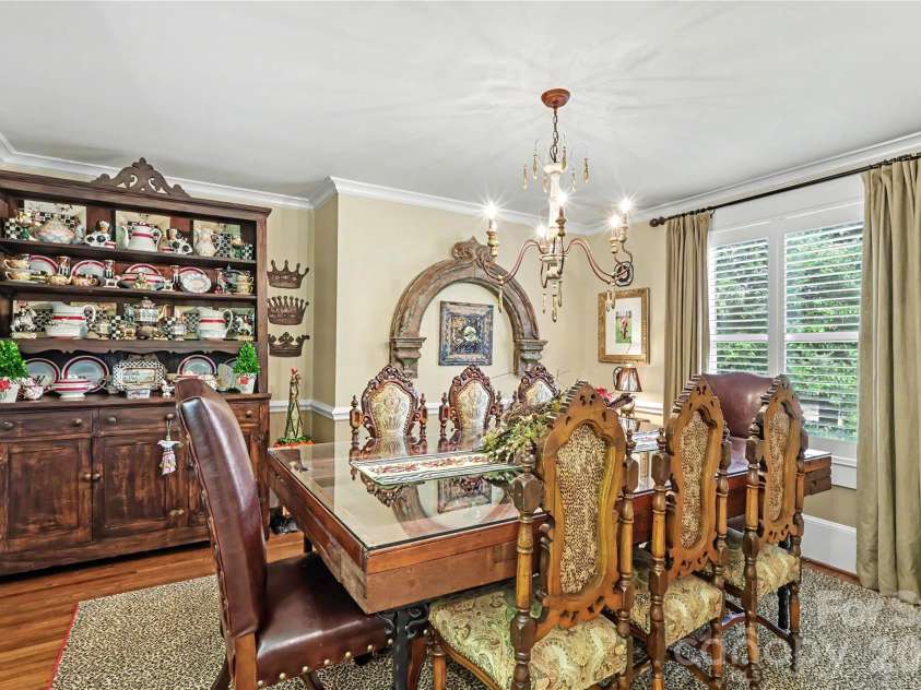 2527 Sharon Road, Charlotte, NC 28211.  MLS# CAR4407743, YatesRealty ID 42507. 