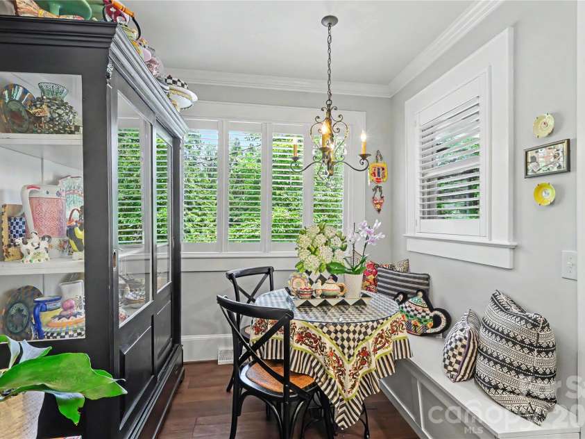 2527 Sharon Road, Charlotte, NC 28211.  MLS# CAR4407743, YatesRealty ID 42507. 