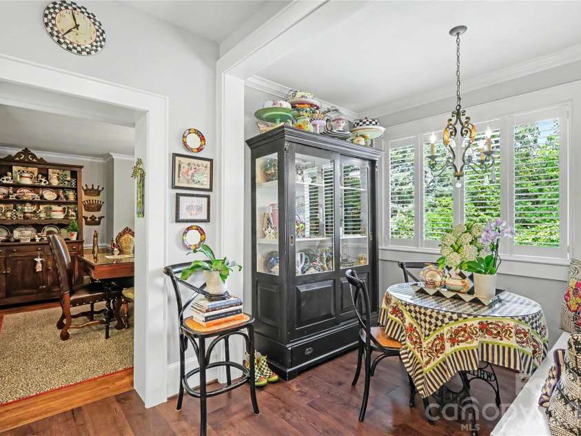 2527 Sharon Road, Charlotte, NC 28211.  MLS# CAR4407743, YatesRealty ID 42507. 