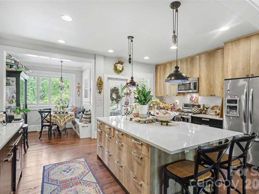 2527 Sharon Road, Charlotte, NC 28211.  MLS# CAR4407743, YatesRealty ID 42507. 