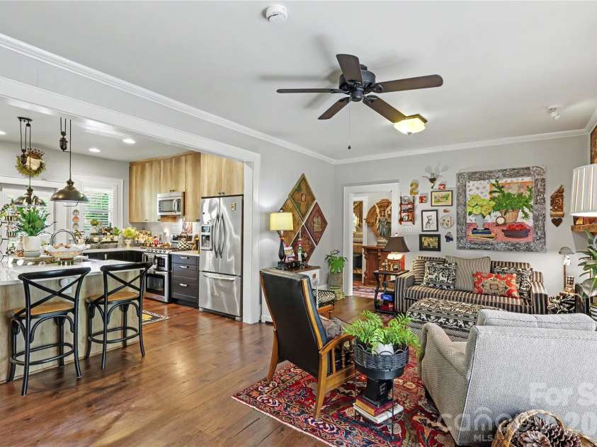 2527 Sharon Road, Charlotte, NC 28211.  MLS# CAR4407743, YatesRealty ID 42507. 