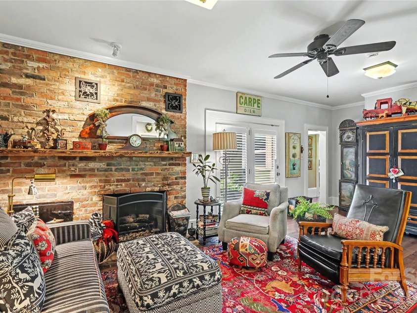 2527 Sharon Road, Charlotte, NC 28211.  MLS# CAR4407743, YatesRealty ID 42507. 