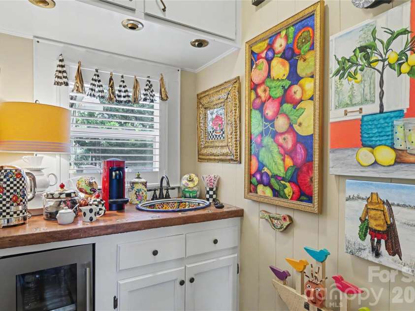 2527 Sharon Road, Charlotte, NC 28211.  MLS# CAR4407743, YatesRealty ID 42507. 