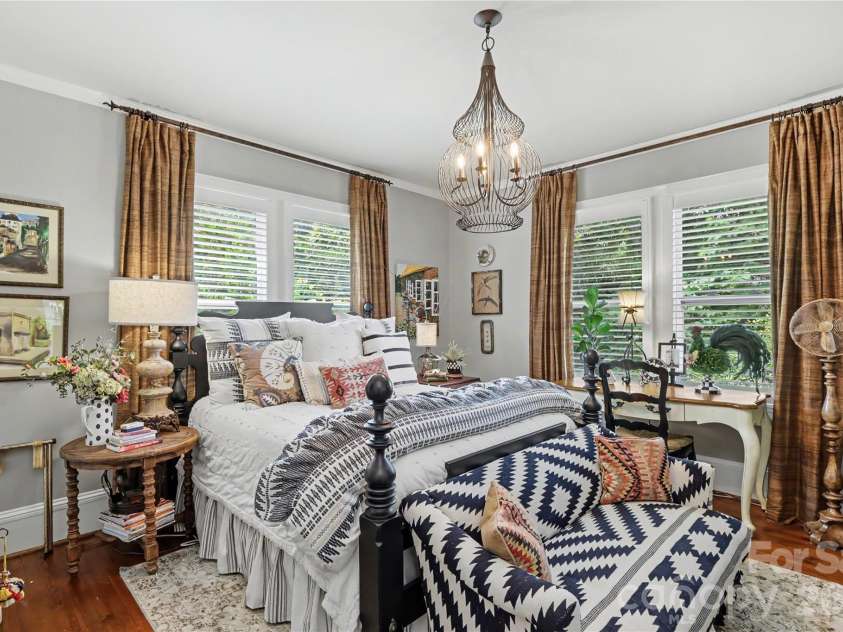 2527 Sharon Road, Charlotte, NC 28211.  MLS# CAR4407743, YatesRealty ID 42507. 