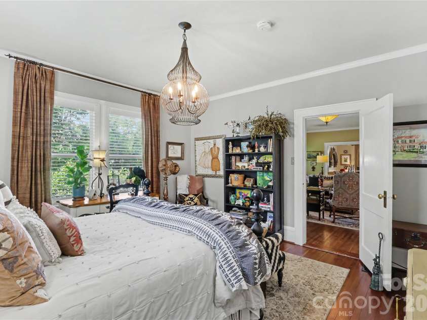 2527 Sharon Road, Charlotte, NC 28211.  MLS# CAR4407743, YatesRealty ID 42507. 