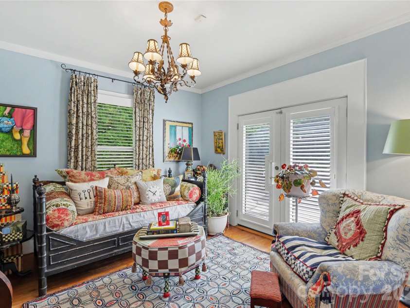2527 Sharon Road, Charlotte, NC 28211.  MLS# CAR4407743, YatesRealty ID 42507. 