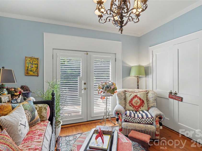 2527 Sharon Road, Charlotte, NC 28211.  MLS# CAR4407743, YatesRealty ID 42507. 