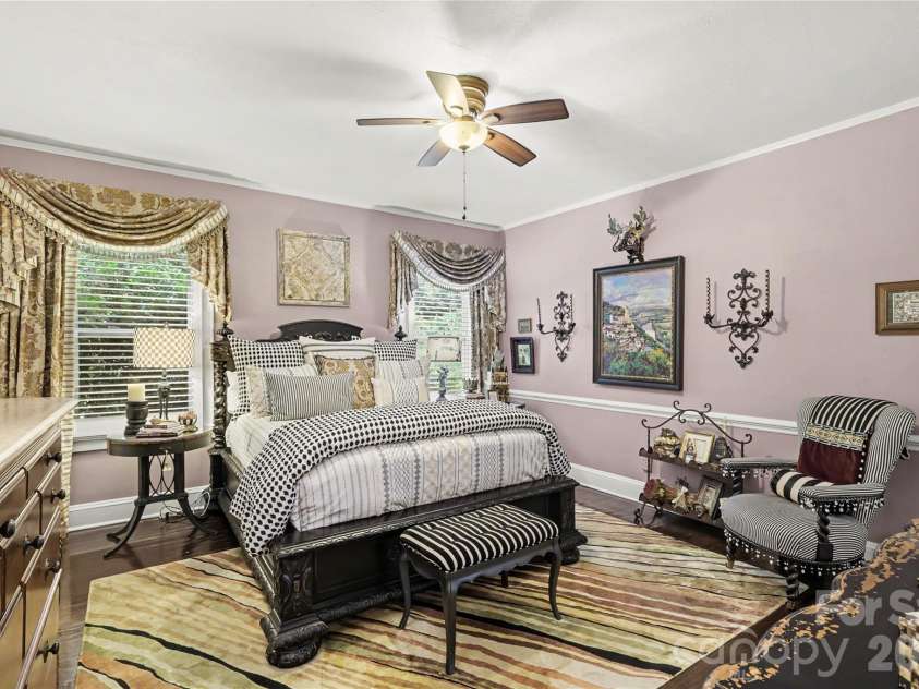 2527 Sharon Road, Charlotte, NC 28211.  MLS# CAR4407743, YatesRealty ID 42507. 