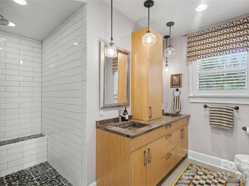 2527 Sharon Road, Charlotte, NC 28211.  MLS# CAR4407743, YatesRealty ID 42507. 