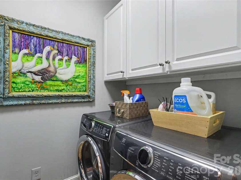 2527 Sharon Road, Charlotte, NC 28211.  MLS# CAR4407743, YatesRealty ID 42507. 
