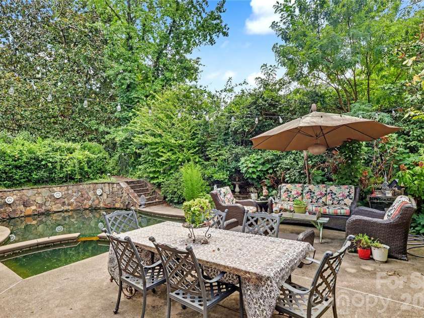 2527 Sharon Road, Charlotte, NC 28211.  MLS# CAR4407743, YatesRealty ID 42507. 