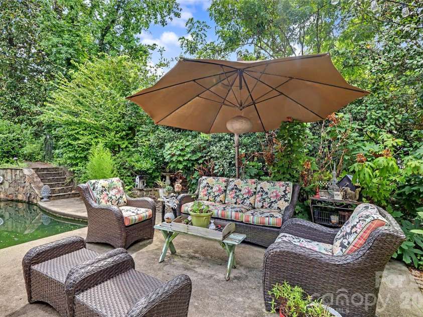 2527 Sharon Road, Charlotte, NC 28211.  MLS# CAR4407743, YatesRealty ID 42507. 