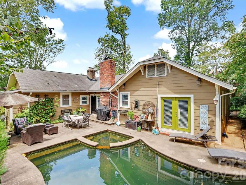 2527 Sharon Road, Charlotte, NC 28211.  MLS# CAR4407743, YatesRealty ID 42507. 