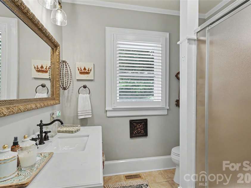 2527 Sharon Road, Charlotte, NC 28211.  MLS# CAR4407743, YatesRealty ID 42507. 