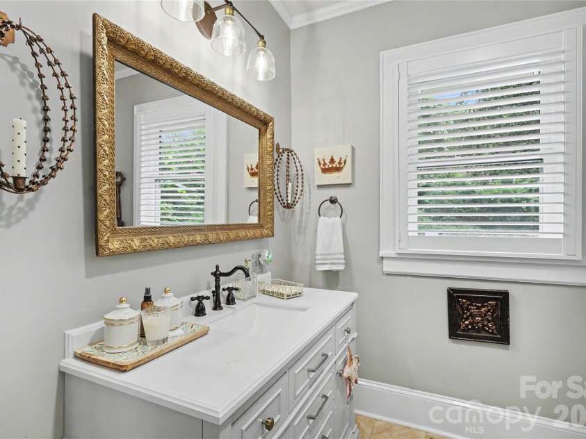 2527 Sharon Road, Charlotte, NC 28211.  MLS# CAR4407743, YatesRealty ID 42507. 
