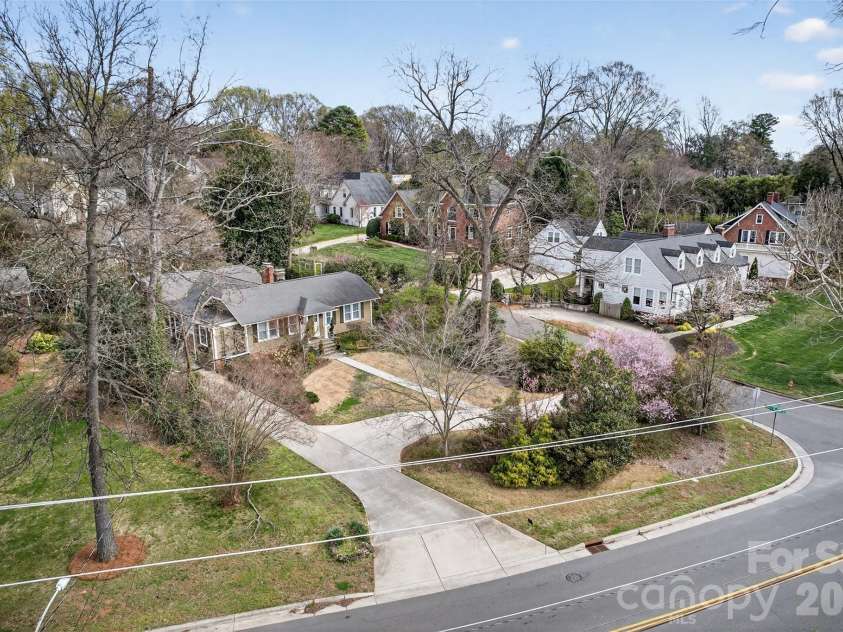 2527 Sharon Road, Charlotte, NC 28211.  MLS# CAR4407743, YatesRealty ID 42507. 