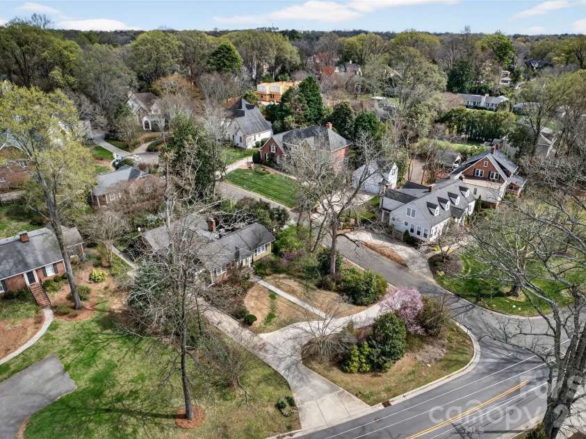 2527 Sharon Road, Charlotte, NC 28211.  MLS# CAR4407743, YatesRealty ID 42507. 