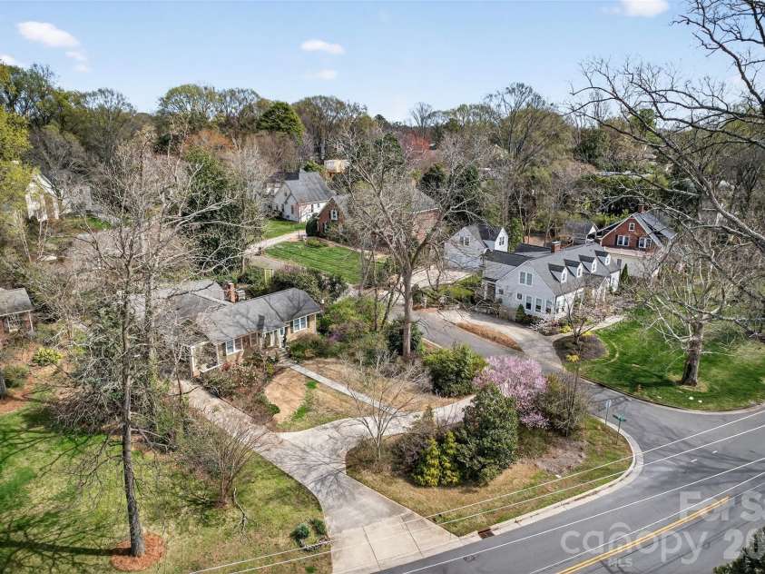2527 Sharon Road, Charlotte, NC 28211.  MLS# CAR4407743, YatesRealty ID 42507. 