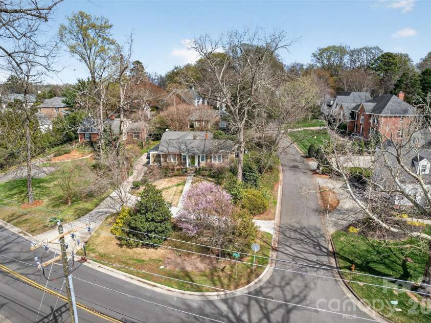 2527 Sharon Road, Charlotte, NC 28211.  MLS# CAR4407743, YatesRealty ID 42507. 