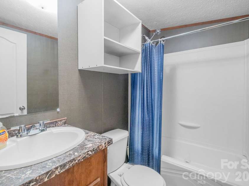 125 & 139 Farthing Drive, Lancaster, SC 29720.  MLS# CAR4403880, YatesRealty ID 42508. Hall Bath