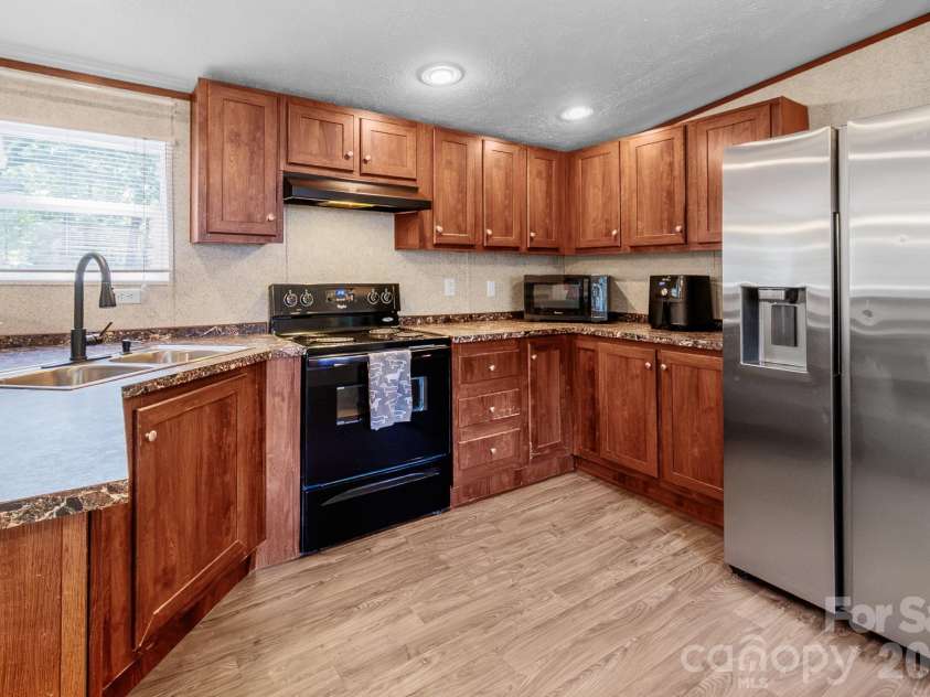 125 & 139 Farthing Drive, Lancaster, SC 29720.  MLS# CAR4403880, YatesRealty ID 42508. Kitchen