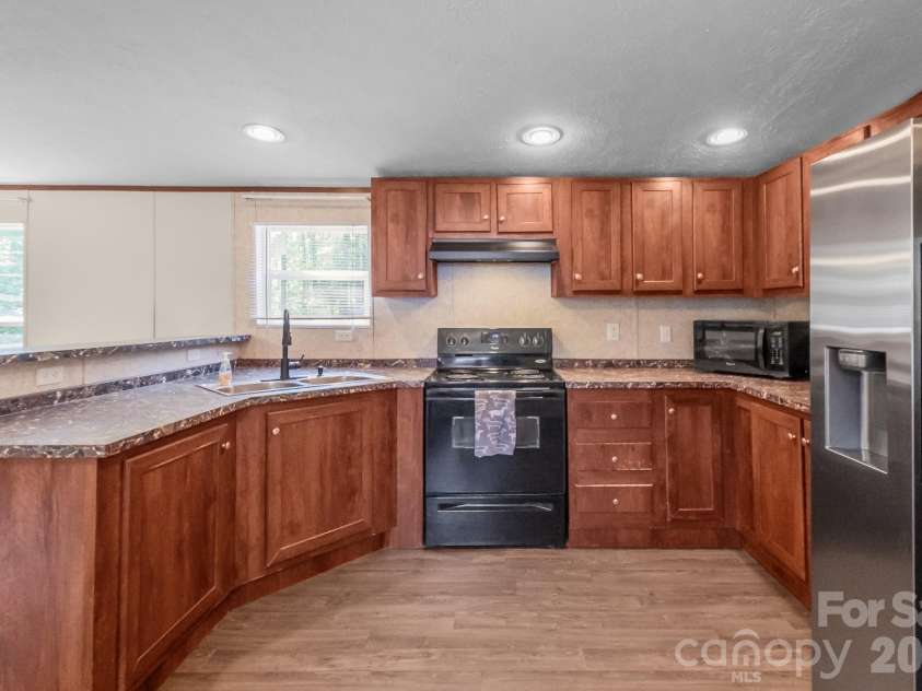 125 & 139 Farthing Drive, Lancaster, SC 29720.  MLS# CAR4403880, YatesRealty ID 42508. Kitchen