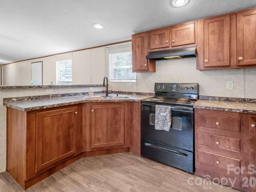 125 & 139 Farthing Drive, Lancaster, SC 29720.  MLS# CAR4403880, YatesRealty ID 42508. Kitchen