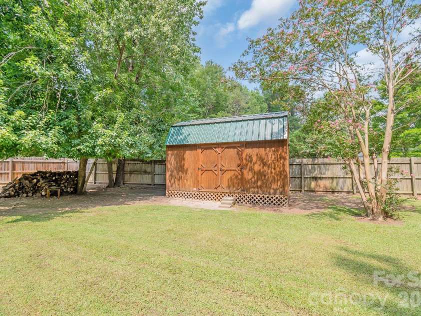 125 & 139 Farthing Drive, Lancaster, SC 29720.  MLS# CAR4403880, YatesRealty ID 42508. Loft Shed