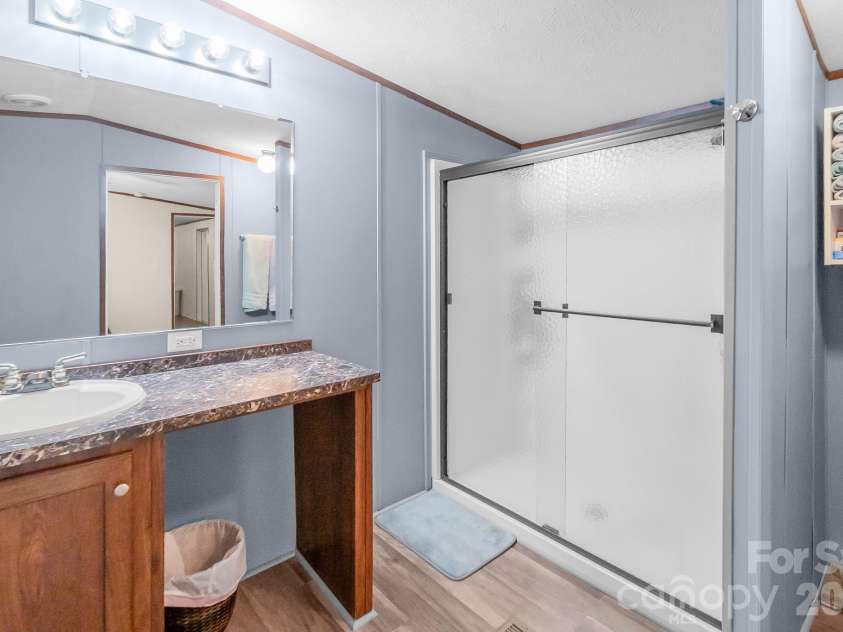 125 & 139 Farthing Drive, Lancaster, SC 29720.  MLS# CAR4403880, YatesRealty ID 42508. Main Bath with Walk-In Shower