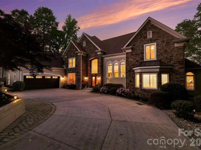 16105 Woolwine Road, Charlotte, NC 28278.  MLS# CAR4385988, YatesRealty ID 42509. 
