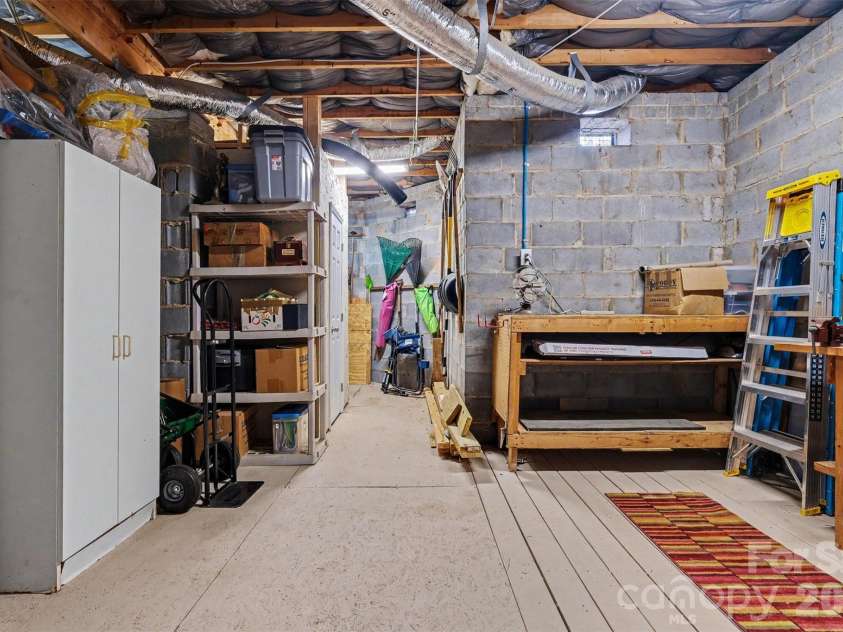 16105 Woolwine Road, Charlotte, NC 28278.  MLS# CAR4385988, YatesRealty ID 42509. Basement