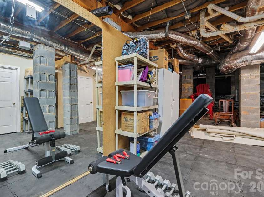 16105 Woolwine Road, Charlotte, NC 28278.  MLS# CAR4385988, YatesRealty ID 42509. Basement