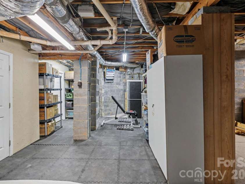 16105 Woolwine Road, Charlotte, NC 28278.  MLS# CAR4385988, YatesRealty ID 42509. Basement