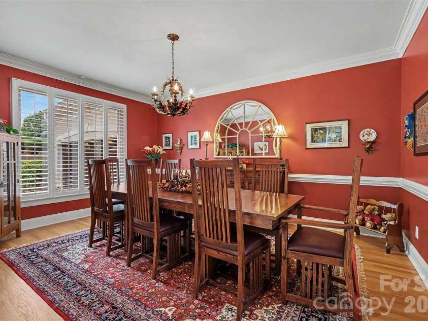 16105 Woolwine Road, Charlotte, NC 28278.  MLS# CAR4385988, YatesRealty ID 42509. Dining room