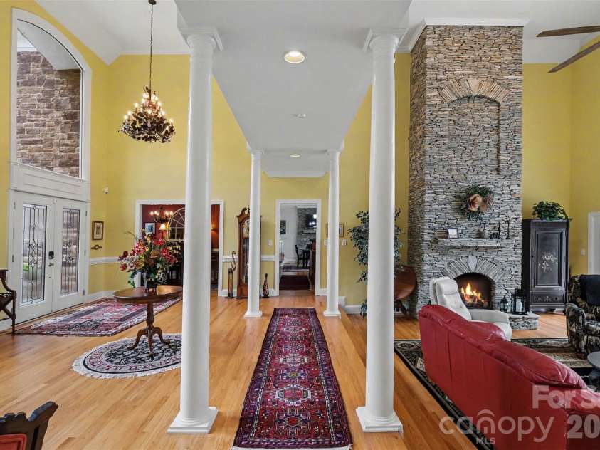 16105 Woolwine Road, Charlotte, NC 28278.  MLS# CAR4385988, YatesRealty ID 42509. Down stairs living room
