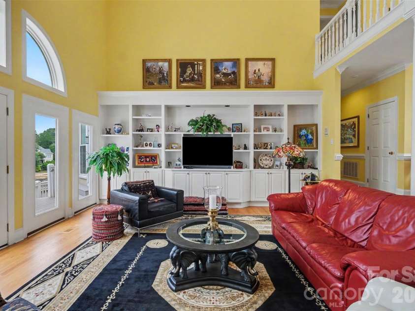 16105 Woolwine Road, Charlotte, NC 28278.  MLS# CAR4385988, YatesRealty ID 42509. Down stairs living room
