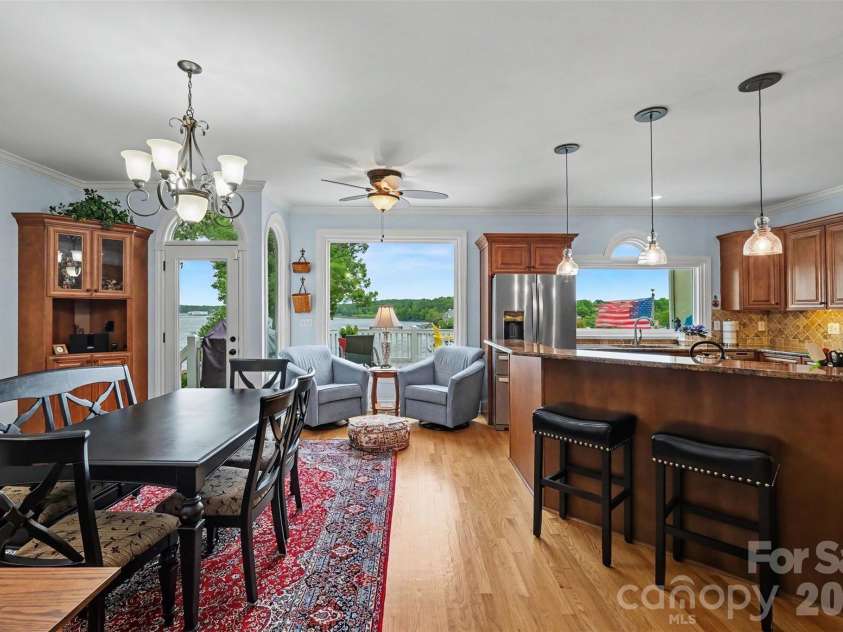 16105 Woolwine Road, Charlotte, NC 28278.  MLS# CAR4385988, YatesRealty ID 42509. Keeping room