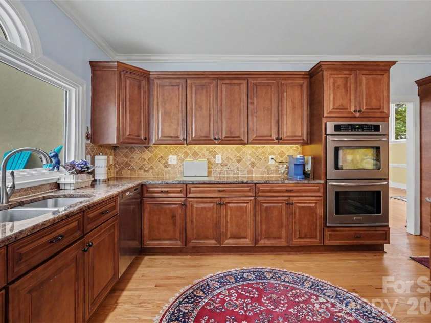 16105 Woolwine Road, Charlotte, NC 28278.  MLS# CAR4385988, YatesRealty ID 42509. Kitchen