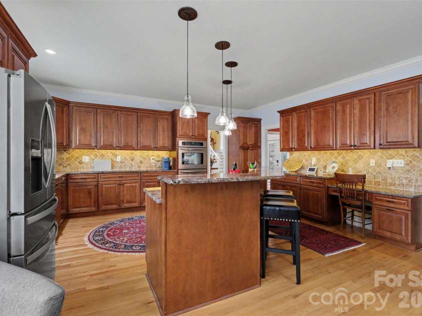 16105 Woolwine Road, Charlotte, NC 28278.  MLS# CAR4385988, YatesRealty ID 42509. Kitchen