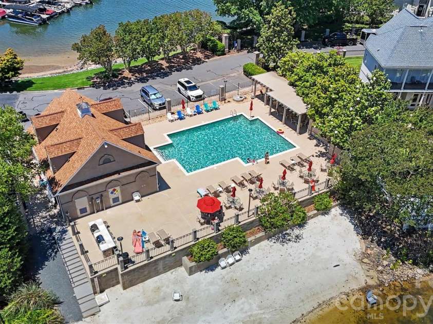 16105 Woolwine Road, Charlotte, NC 28278.  MLS# CAR4385988, YatesRealty ID 42509. Neighborhood pool