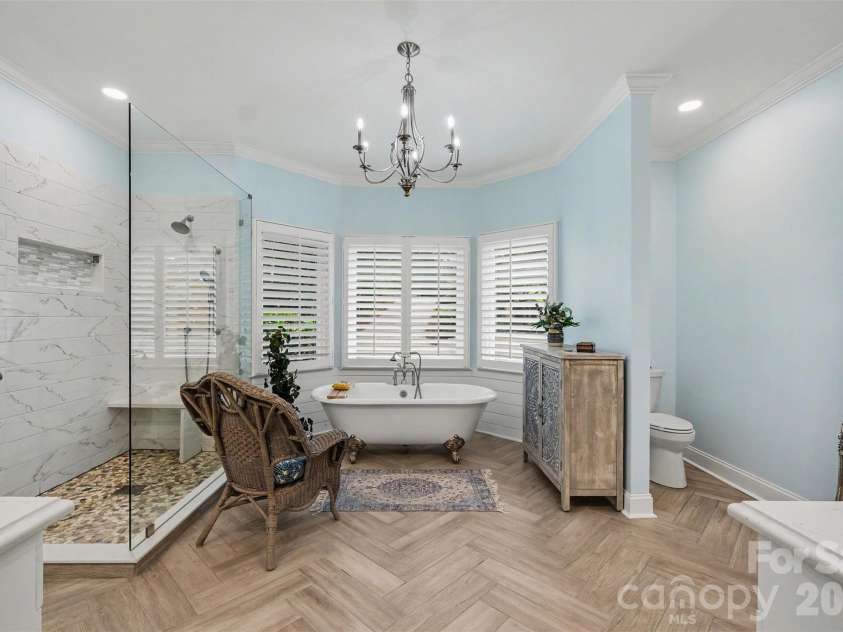 16105 Woolwine Road, Charlotte, NC 28278.  MLS# CAR4385988, YatesRealty ID 42509. Primary bathroom