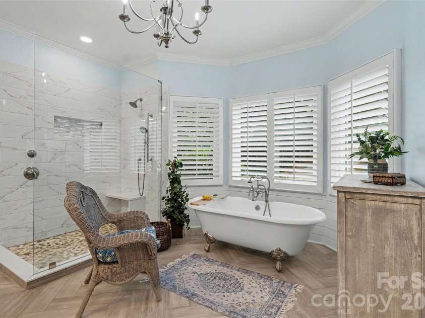 16105 Woolwine Road, Charlotte, NC 28278.  MLS# CAR4385988, YatesRealty ID 42509. Primary bathroom