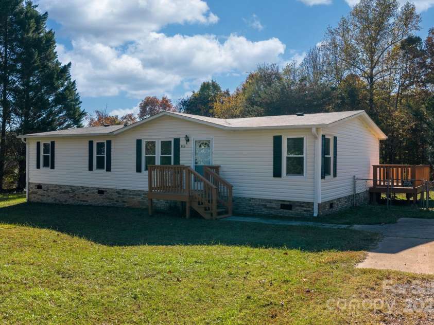 390 River Shoals Ridge Drive, Taylorsville, NC 28681.  MLS# CAR4319372, YatesRealty ID 4251. 
